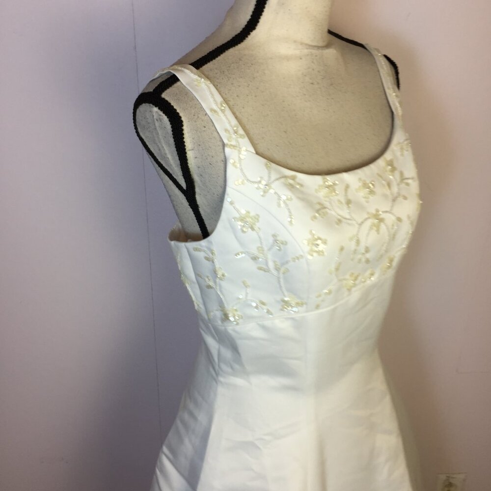 Oleg Cassini Wedding Dress Size 10 Womans White Beaded Sleeveless Ballgown Tulle - Picture 6 of 16